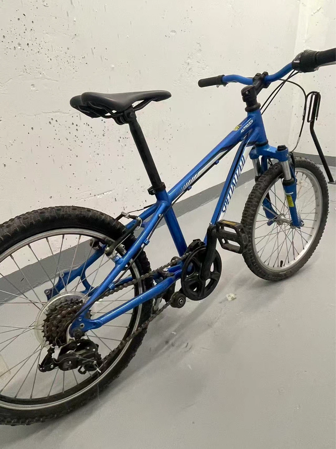 Specialized Hotrock Blue Kids Mountain Bike - photo 3