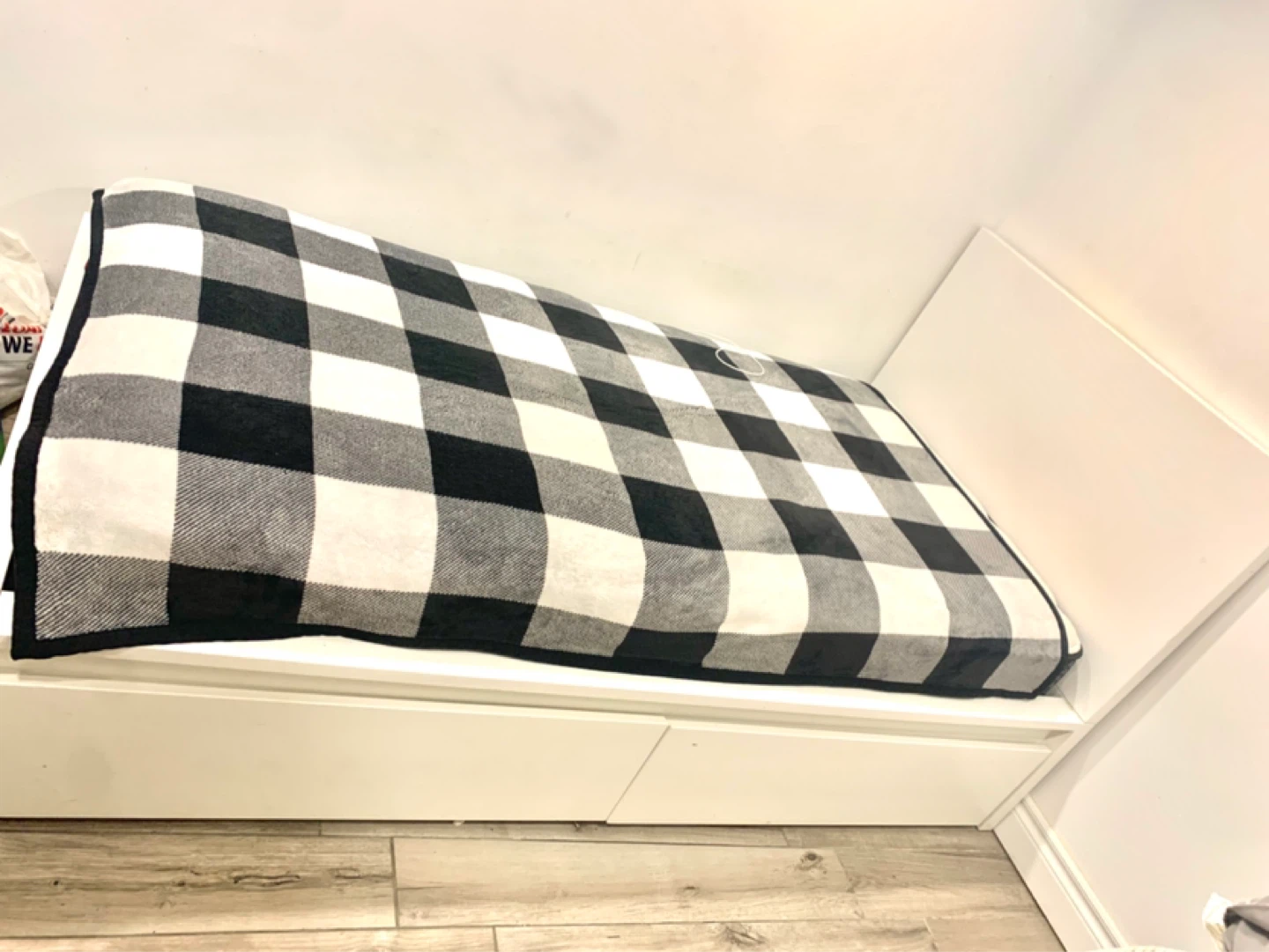 White IKEA MALM Bed with Storage Drawers - 29/30 May pickup - photo 4
