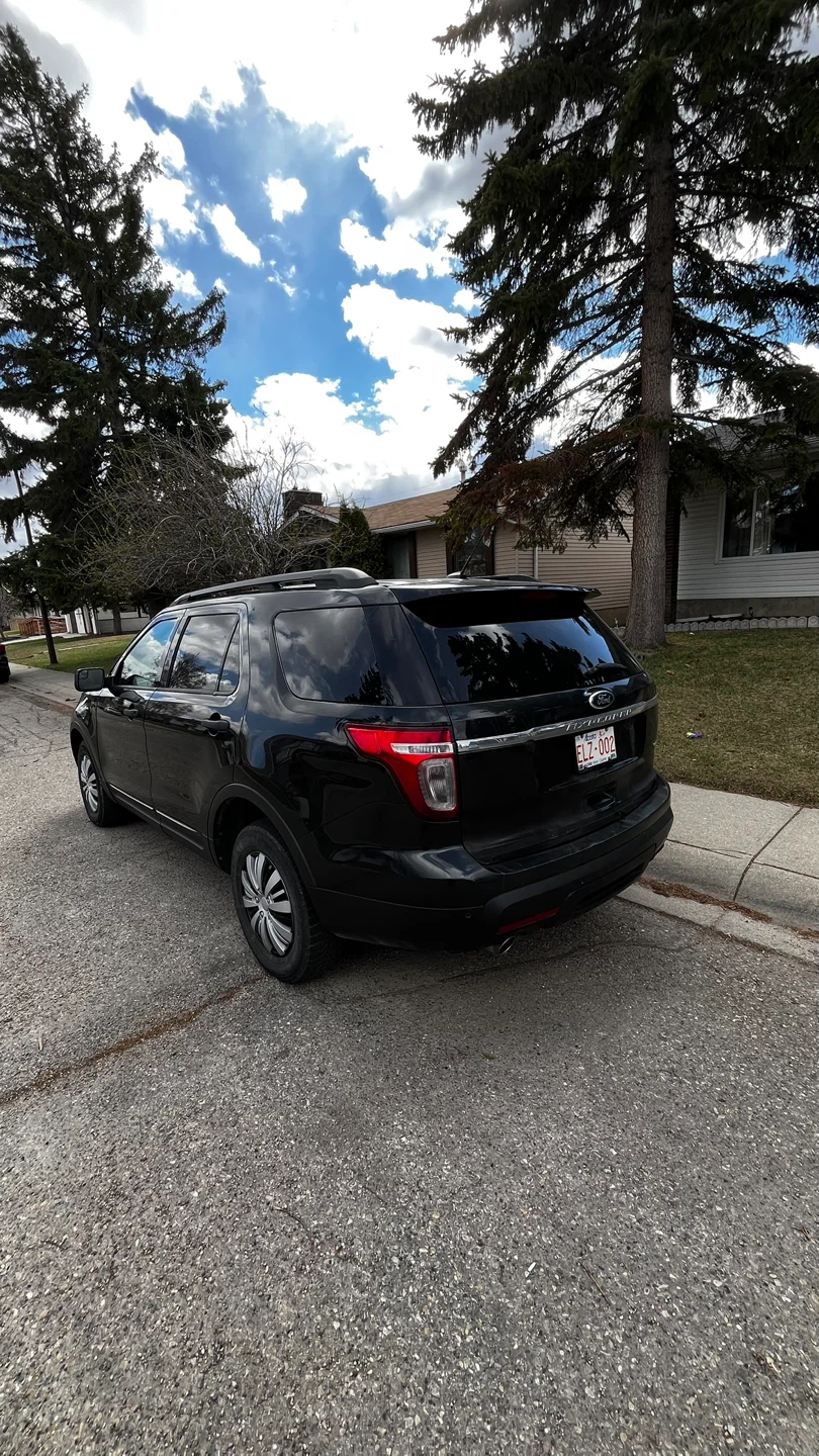 Black Ford Explorer - photo 5