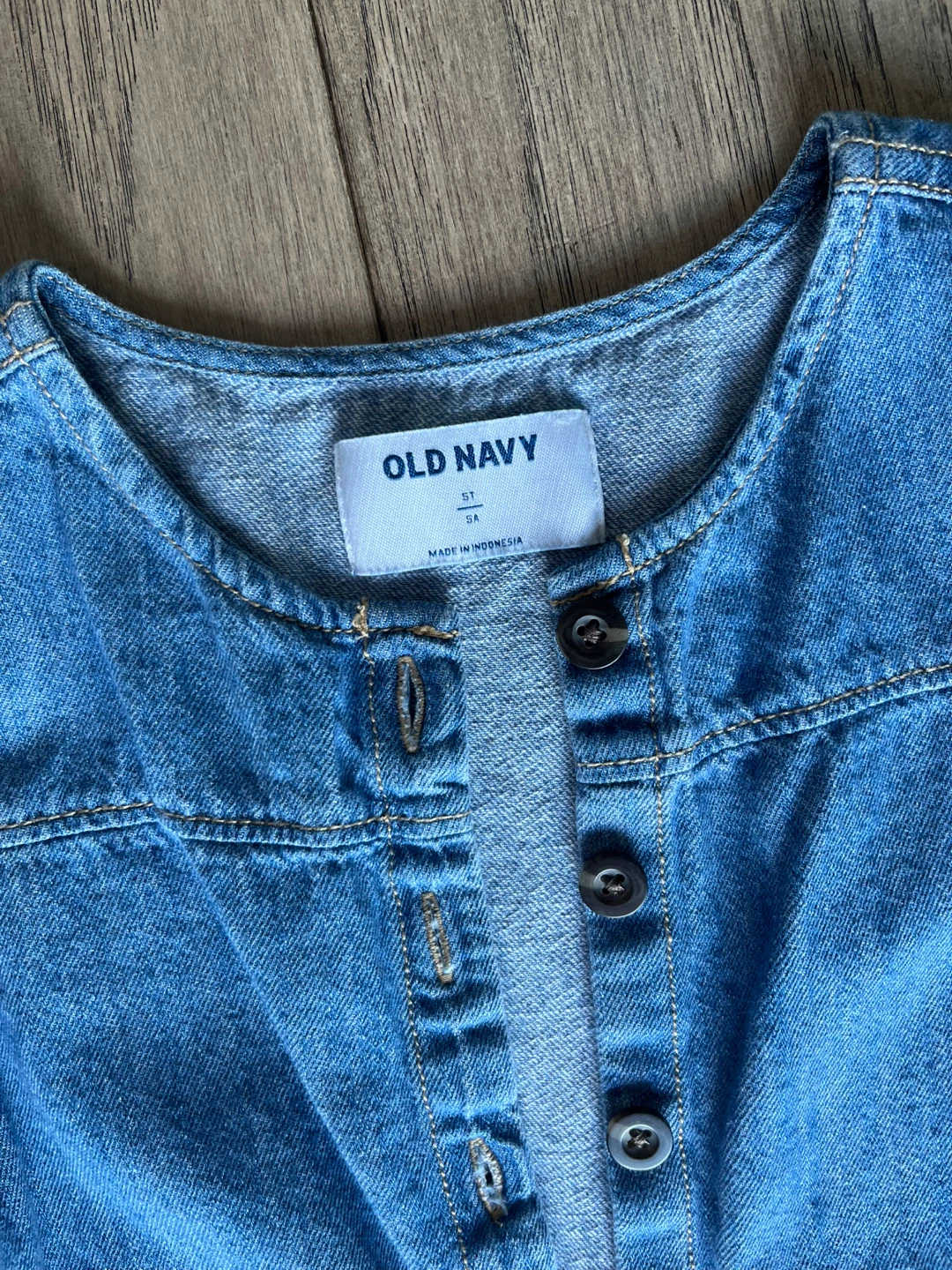 Old Navy Denim Jumpsuit - Size 5T - photo 3