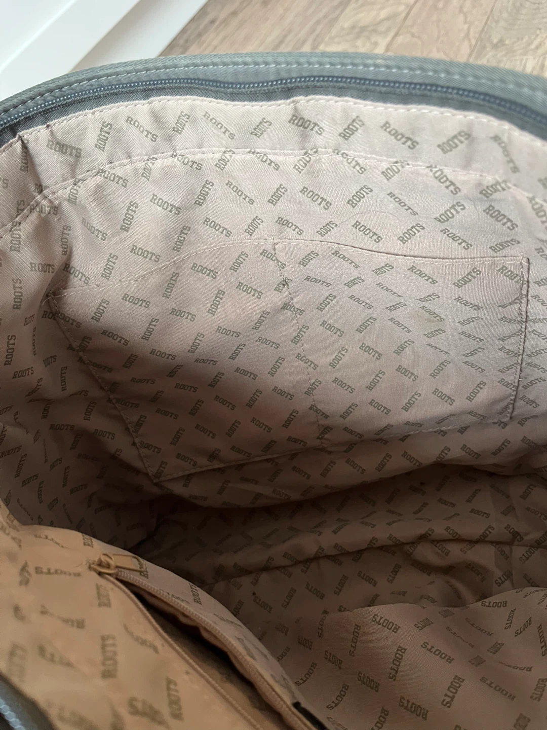 Roots Tote Bag Grey Faux Leather - photo 4