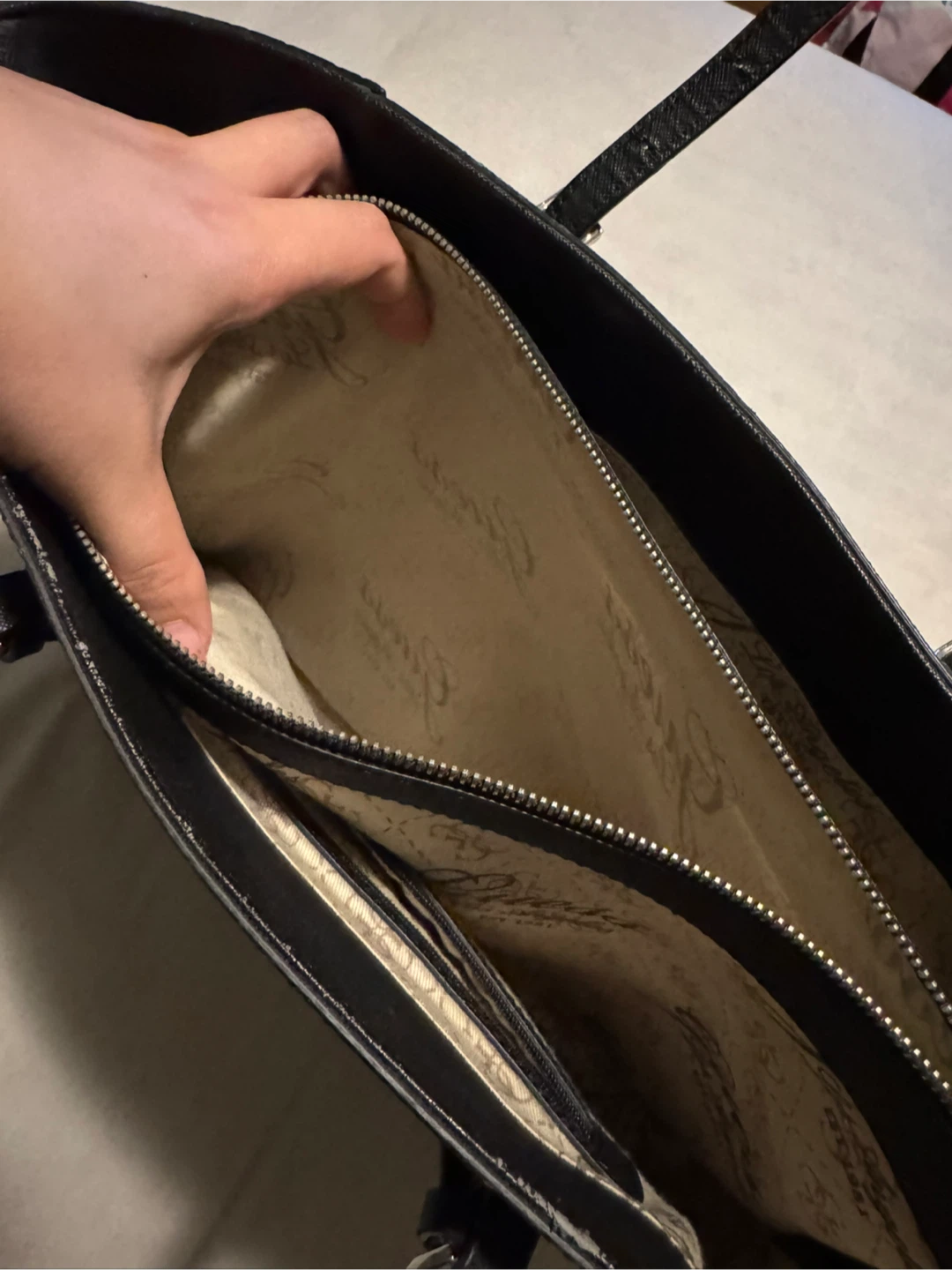 Black Guess Tote Bag - photo 5