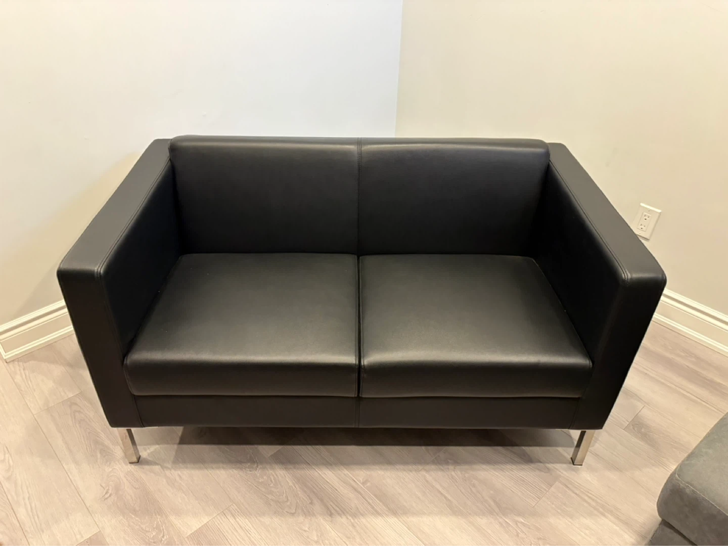 Black love seat + armchairs - photo 2