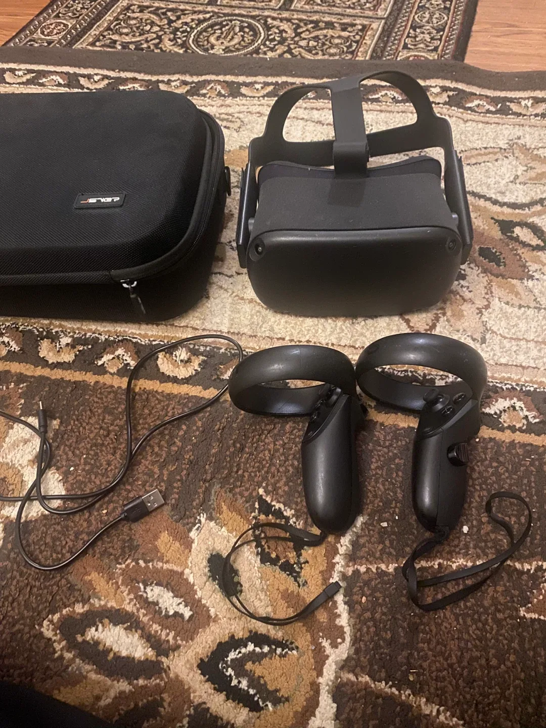 Oculus Quest VR Headset with Controllers and Case