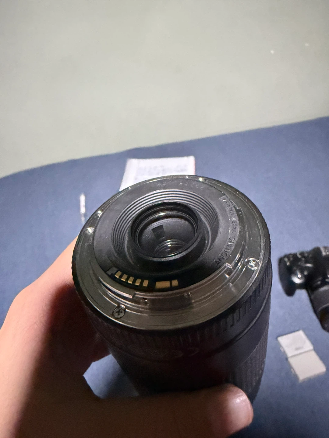Canon Zoom Lens EF 75-300mm f/4-5.6 III - photo 3