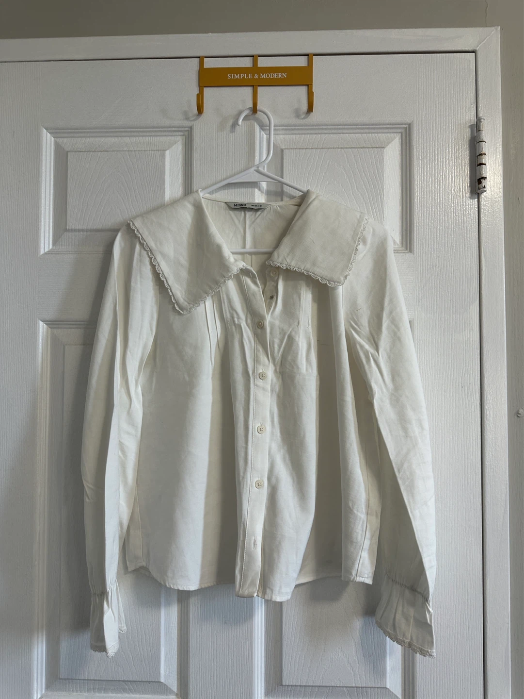MIXXO White Button-Up Shirt