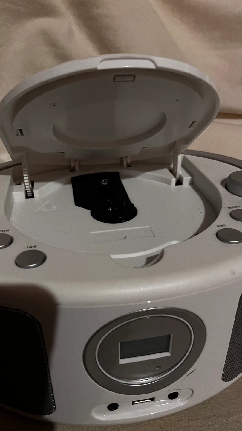 White WICENT CD Player with Radio - photo 3