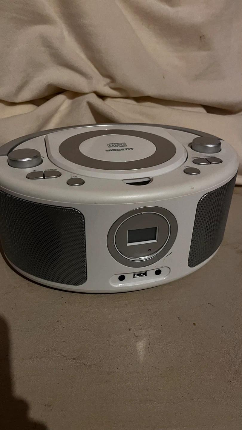 White WICENT CD Player with Radio