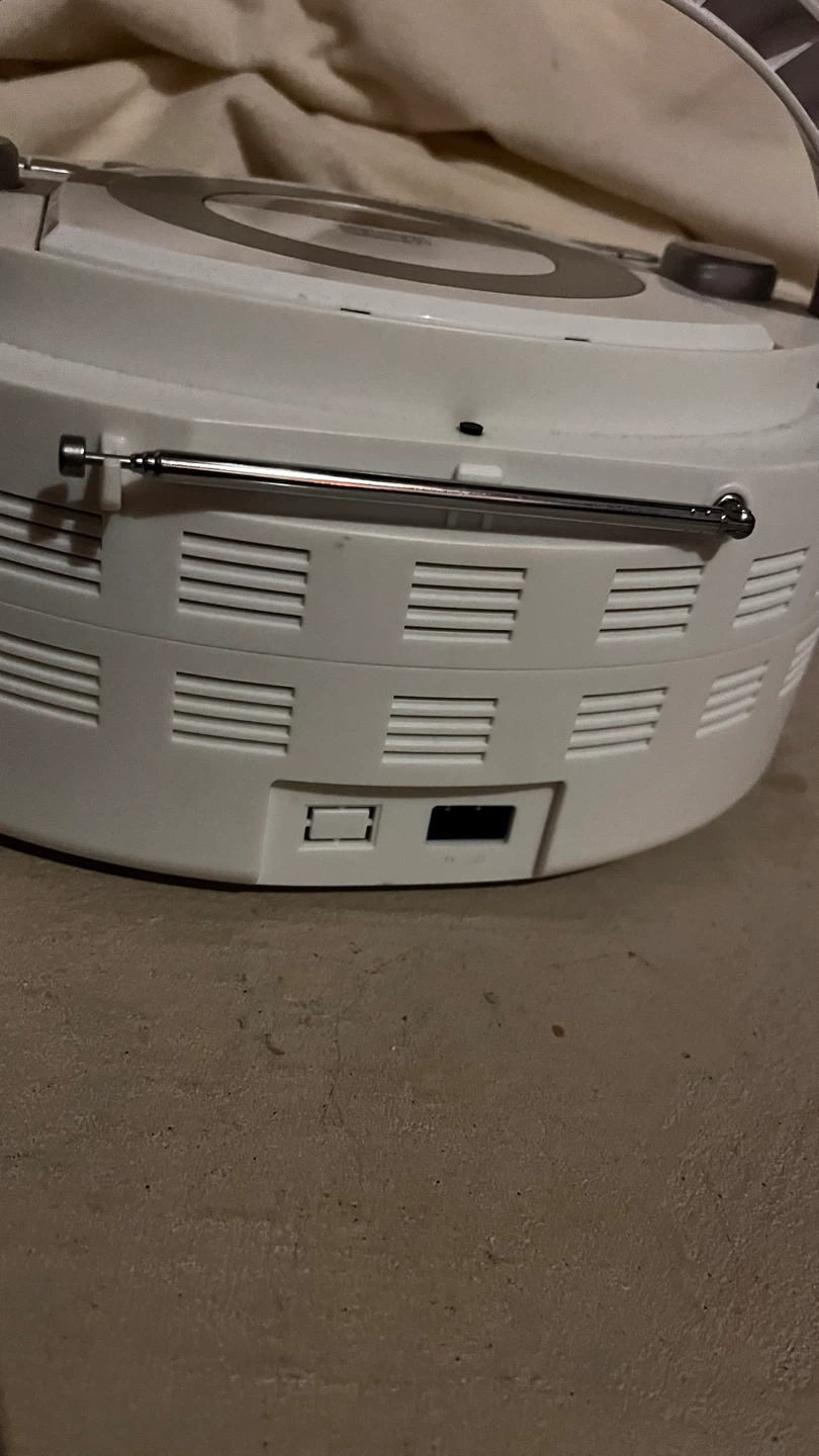 White WICENT CD Player with Radio - photo 2