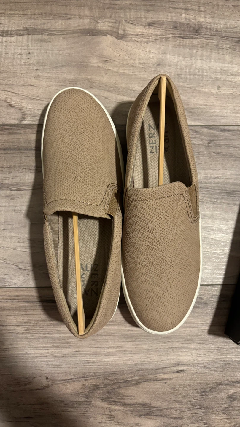 Brand New Naturalizer Leather Slip-On Sneakers - Size 8M - photo 5