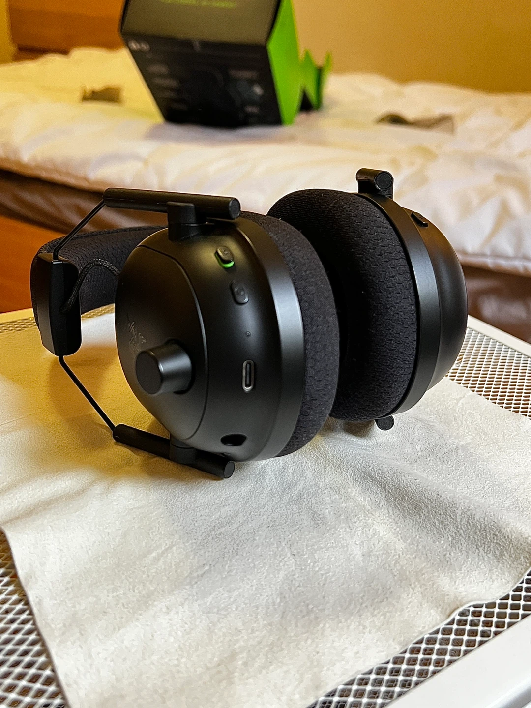 Razer Blackshark V2 Pro Wireless Gaming Headset - photo 2