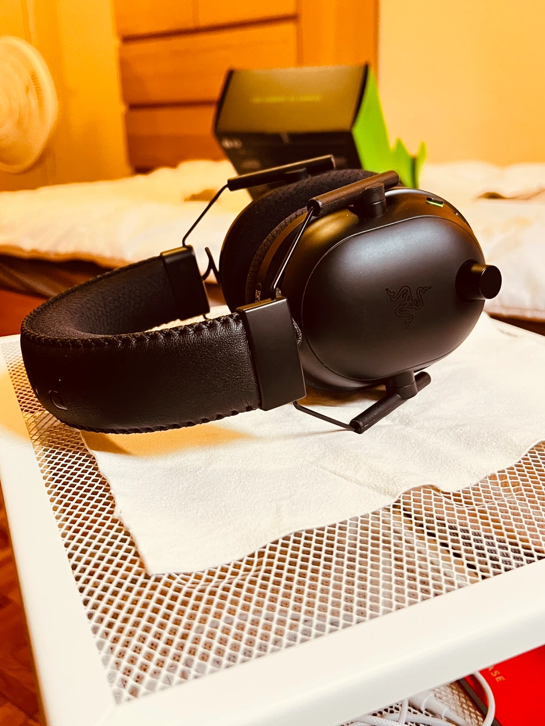 Razer Blackshark V2 Pro Wireless Gaming Headset - photo 3