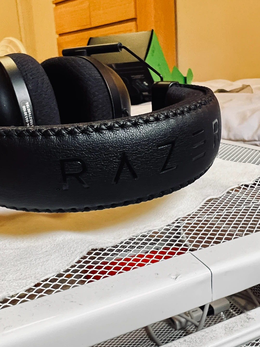 Razer Blackshark V2 Pro Wireless Gaming Headset - photo 4