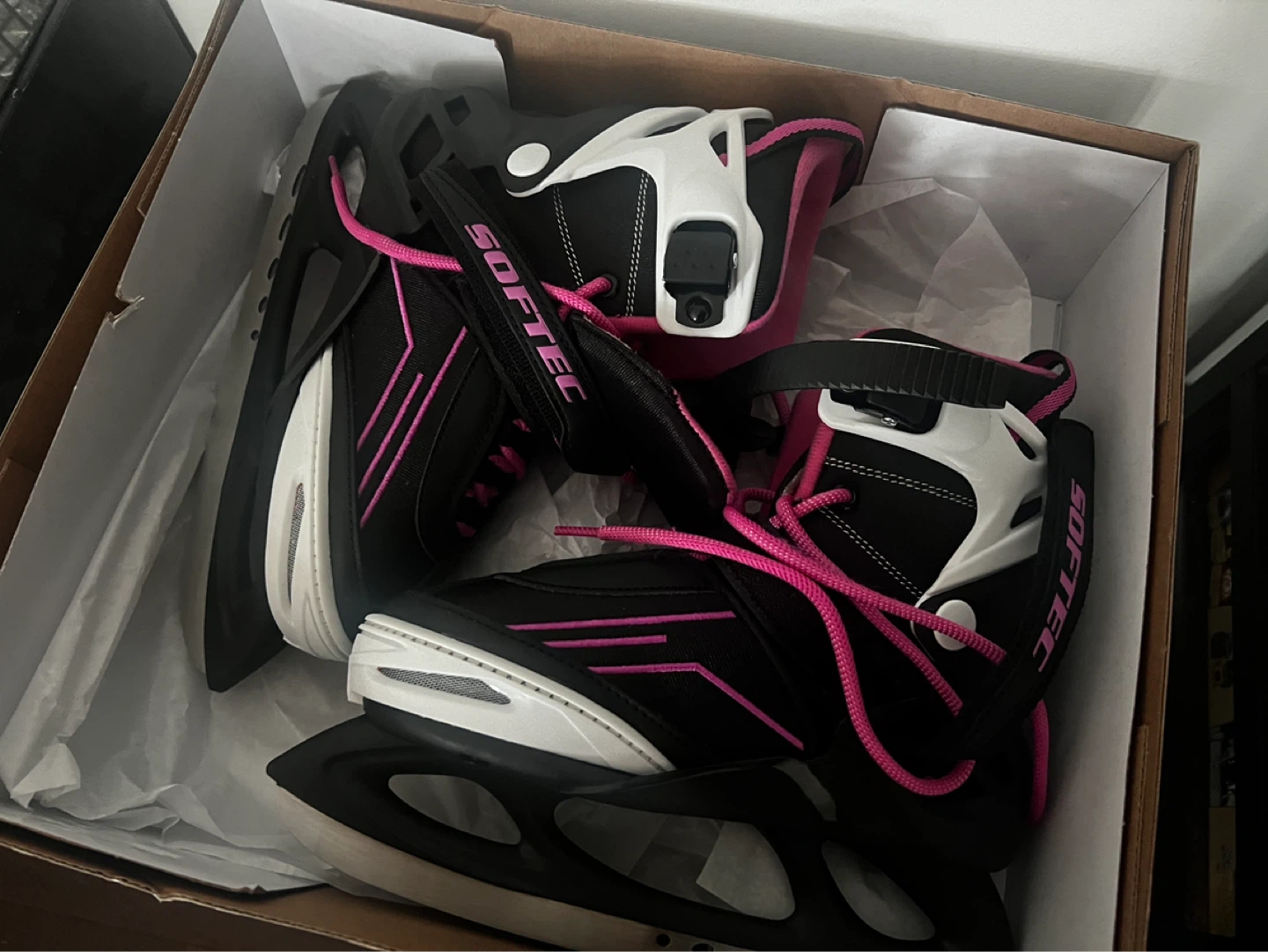 SOFTEC Ice Skates - Size M (US 2-6 / EUR 33-37)
