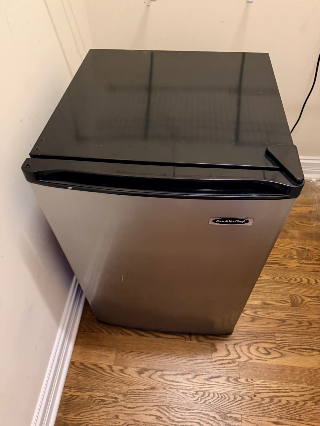 Franklin Chef Mini Fridge - photo 2