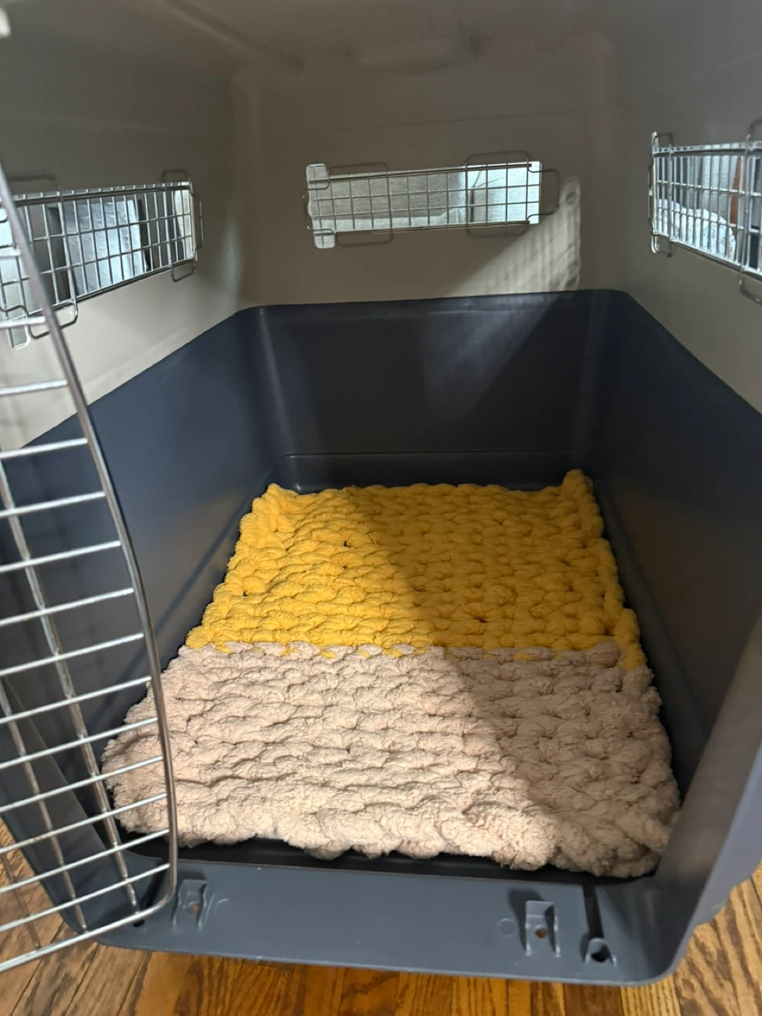 Essentials Pet Carrier Crate - photo 3
