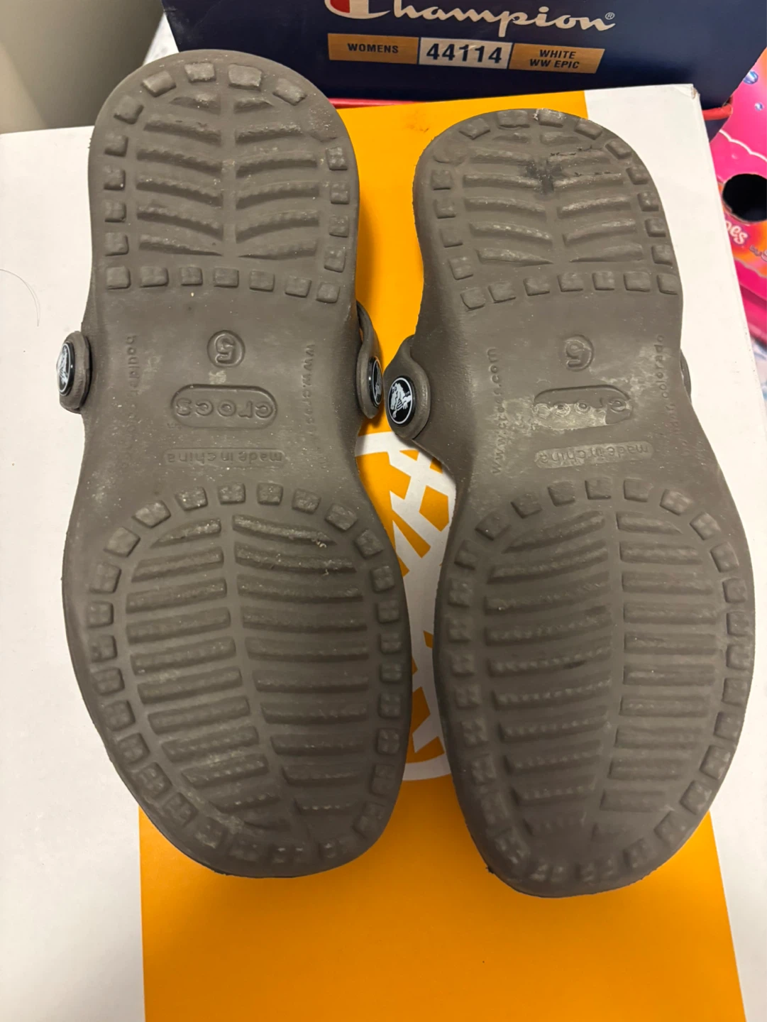 Used Crocs Women's Sandals Size 6 - photo 2
