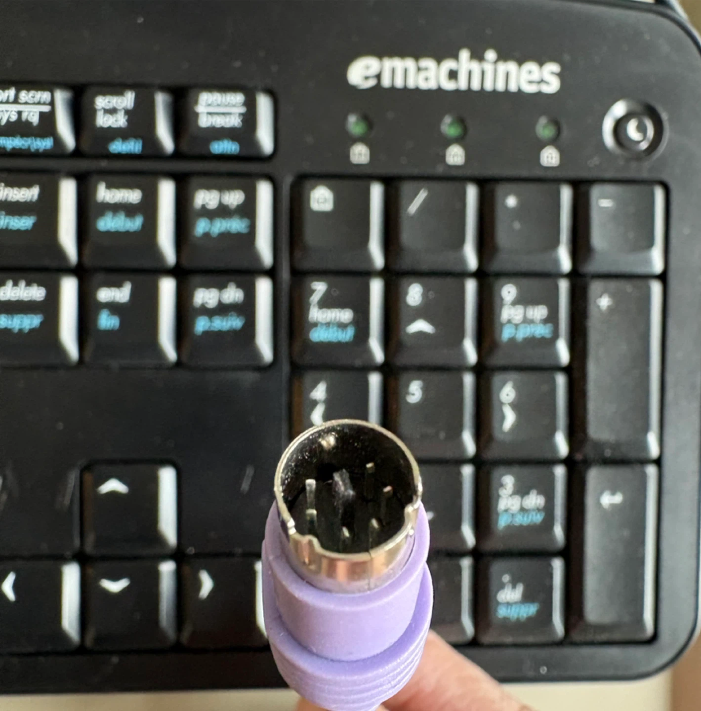 eMachines PS/2 Keyboard full size bilingual - photo 2