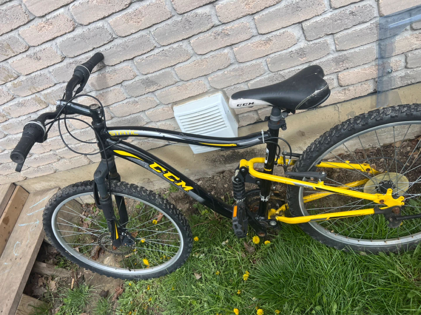 CCM Mountain Bike - Black and Yellow - photo 2
