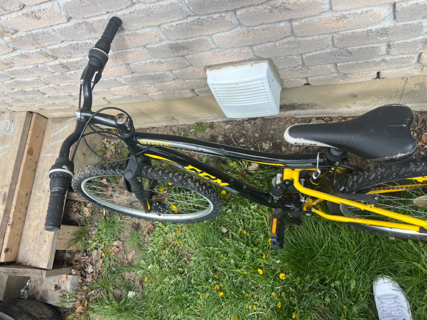 CCM Mountain Bike - Black and Yellow - photo 3