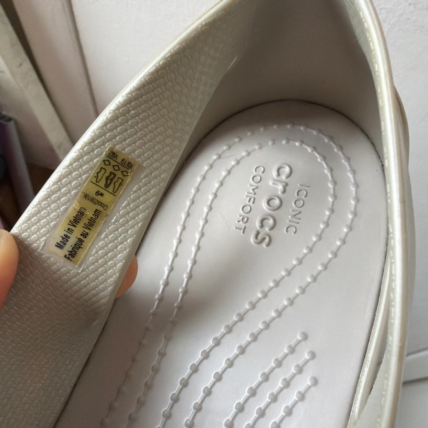 Women’s crocs size W9 - photo 4