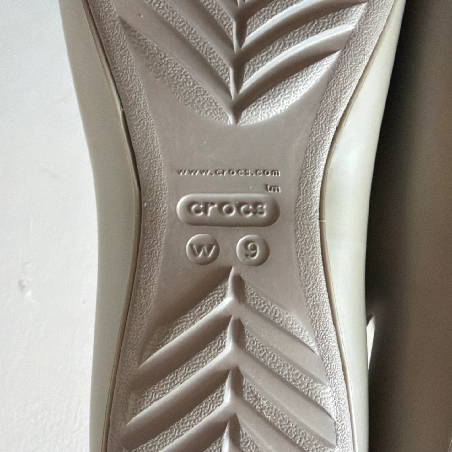 Women’s crocs size W9 - photo 3