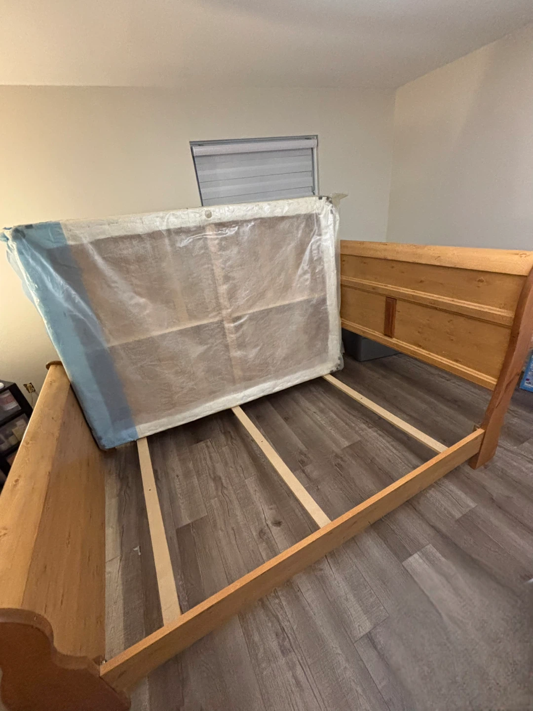 Wooden Bed Frame (FULL/DOUBLE) - photo 3