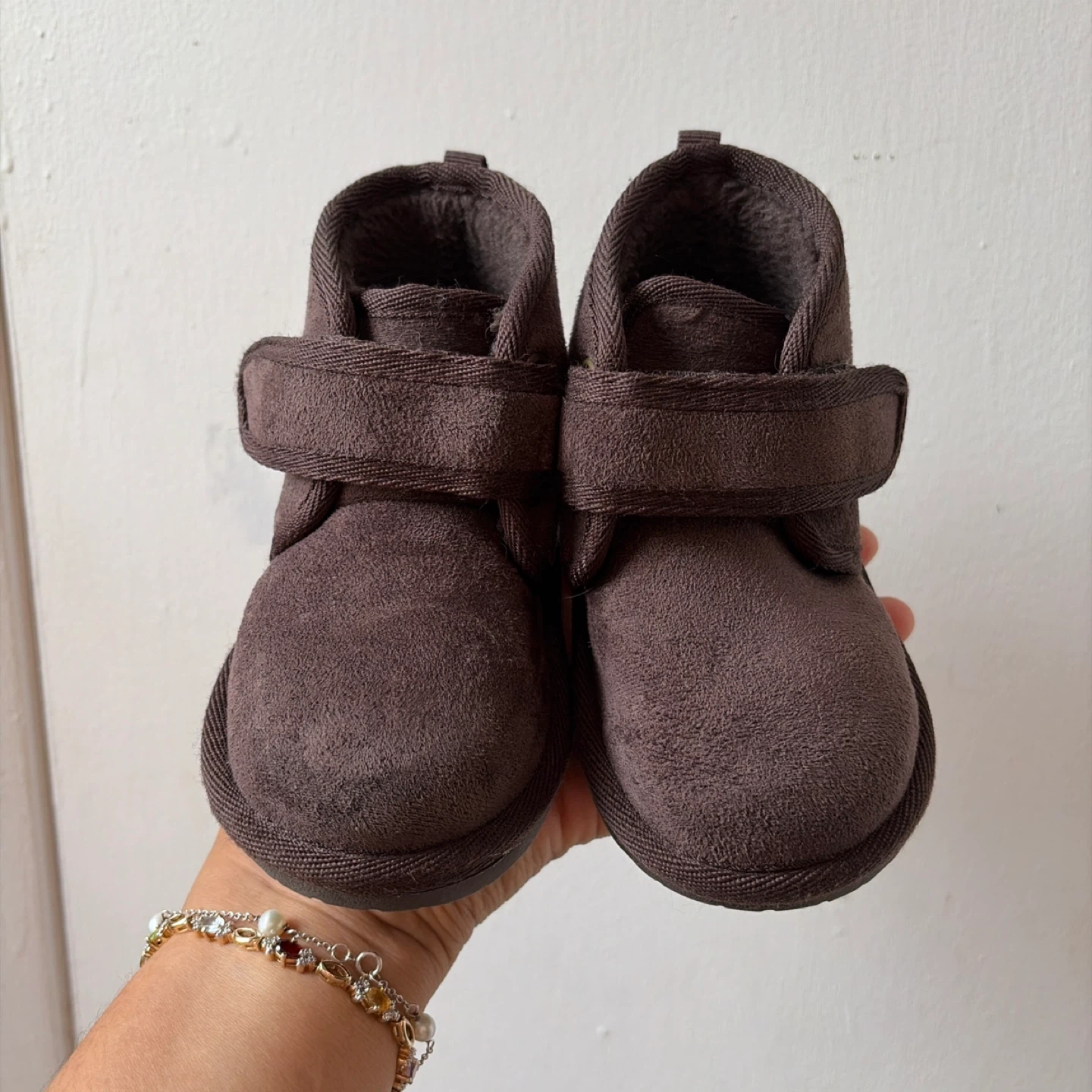 Children place winter boots size  7
