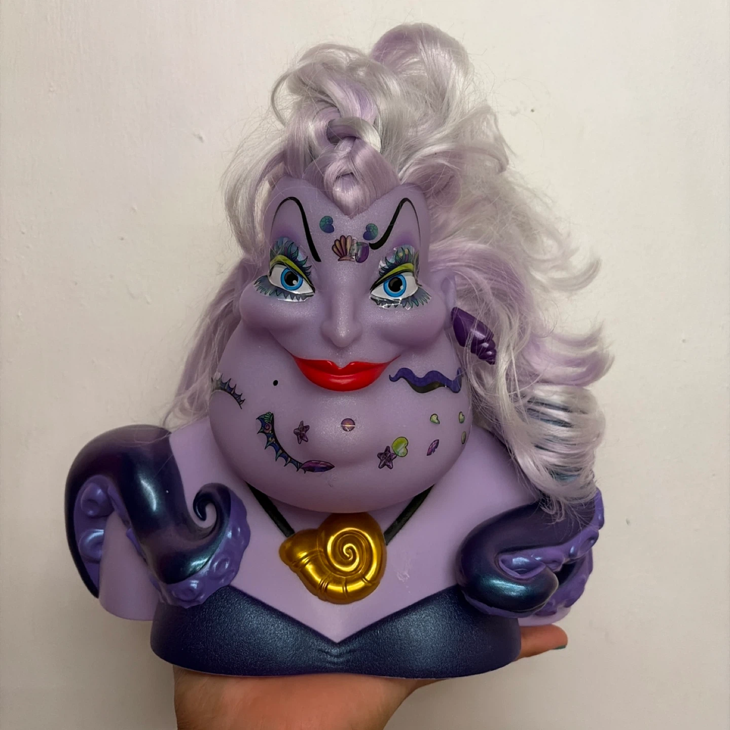 Ursula styling head