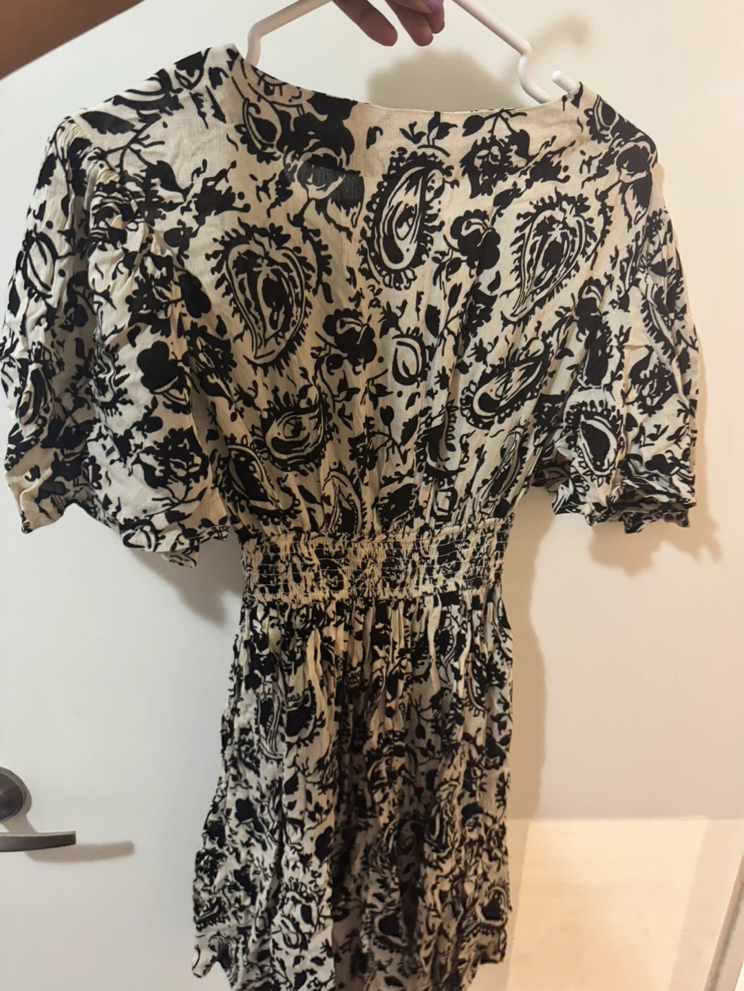Bombay Paisley Black & White Floral Smocked Waist Dress - photo 2