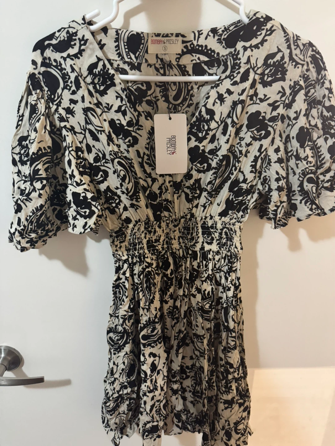 Bombay Paisley Black & White Floral Smocked Waist Dress - photo 3