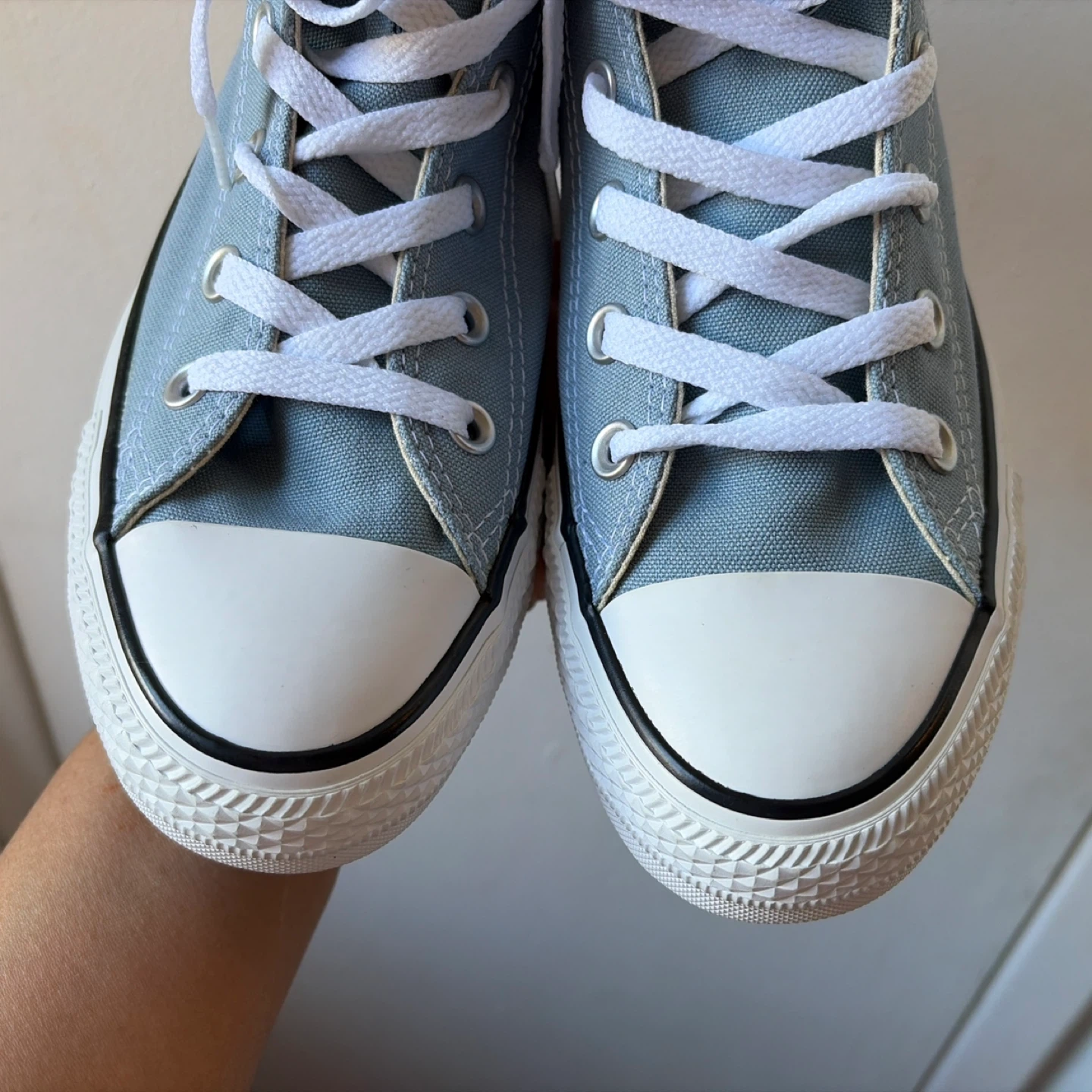 Converse man’s 6 womens 8 - photo 3