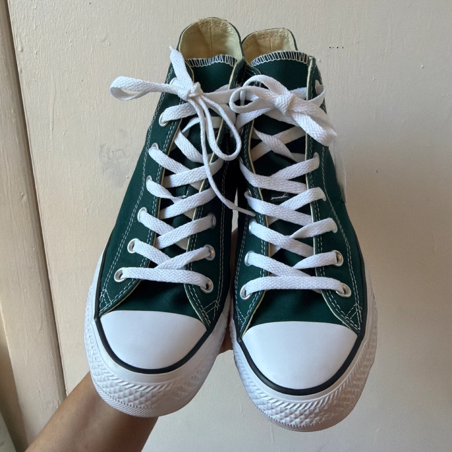 Converse man’s 6 womens 8