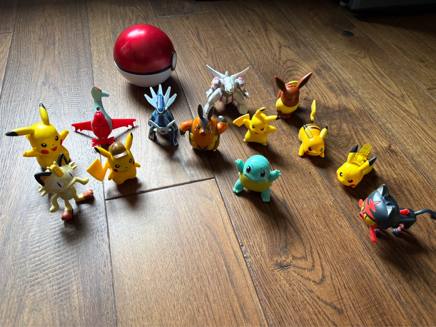 Pokemon Figures & Poké Ball Toy Set