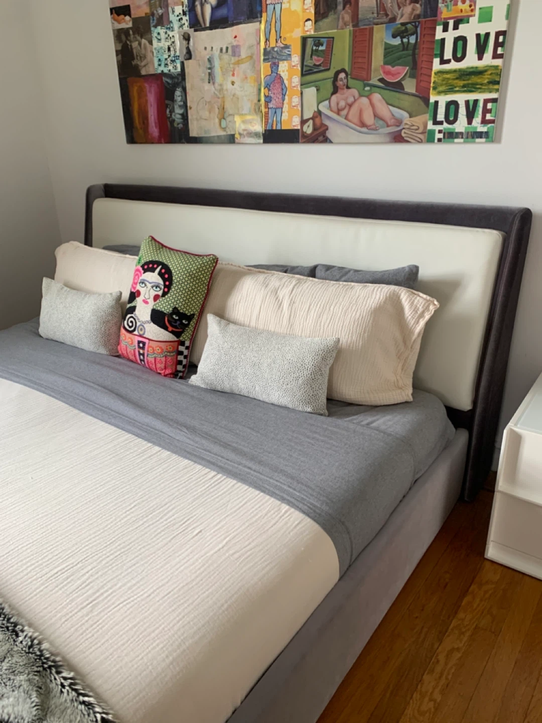Modern Upholstered King Platform- Cream and Grey Velvet - photo 2