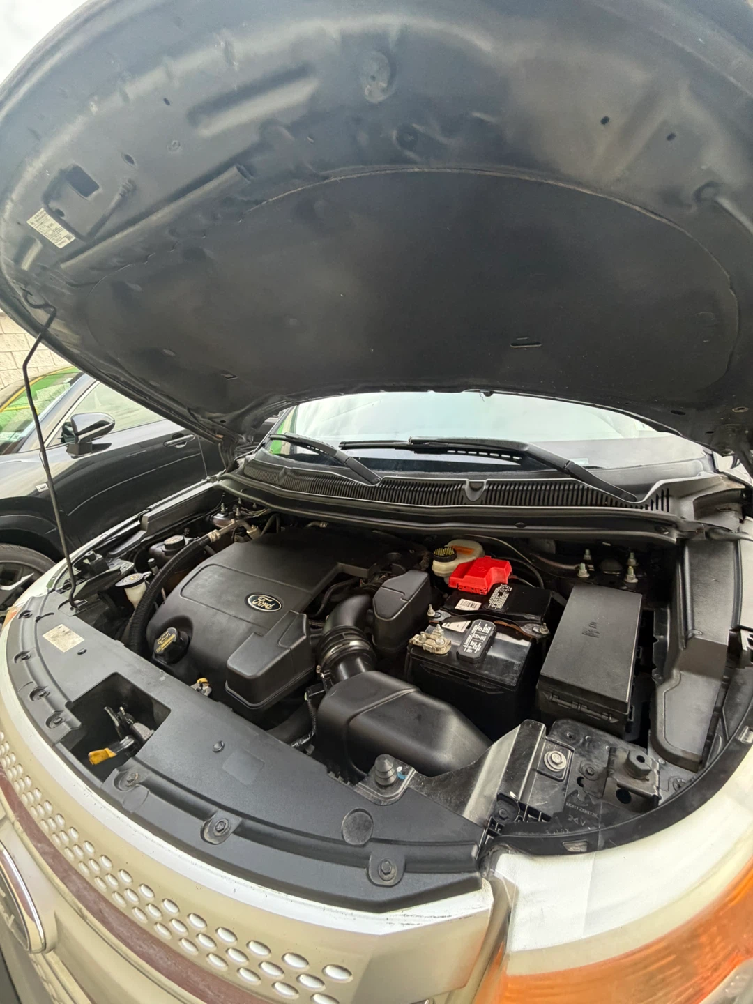 Ford Explorer SUV - photo 3
