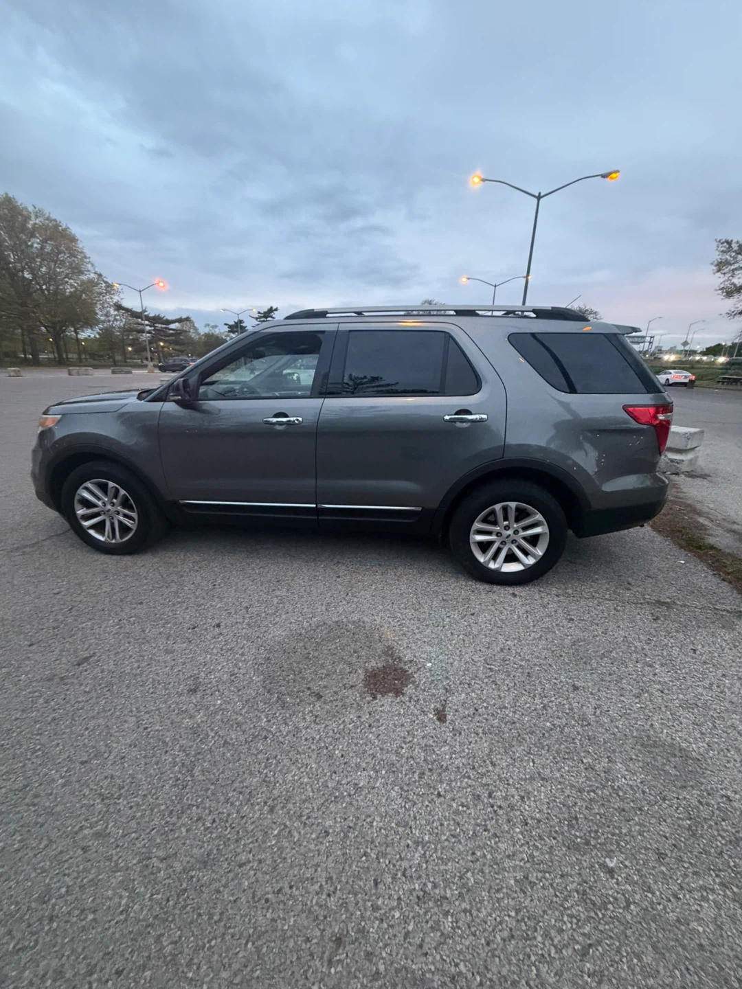 Ford Explorer SUV - photo 4
