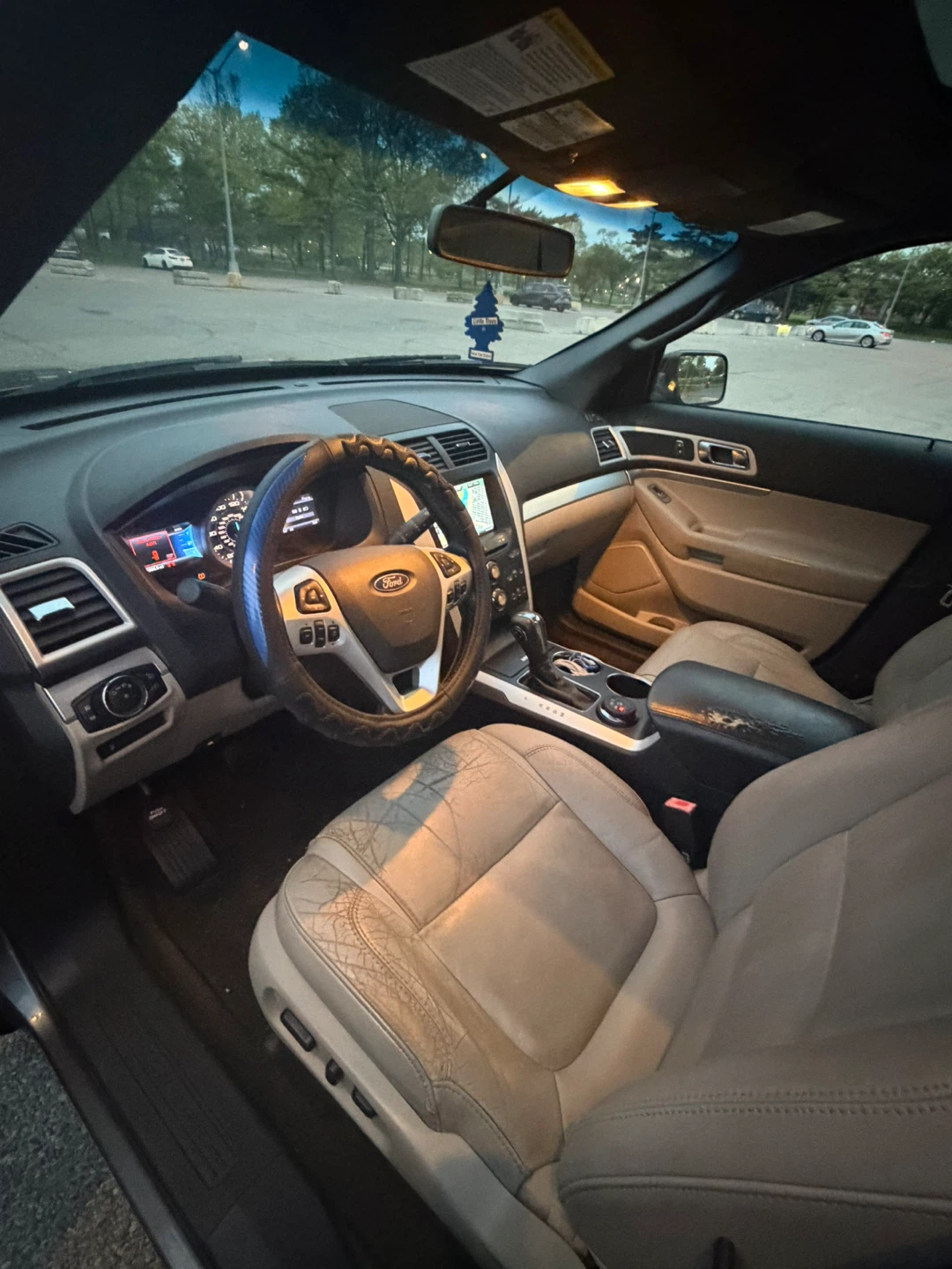 Ford Explorer SUV - photo 5