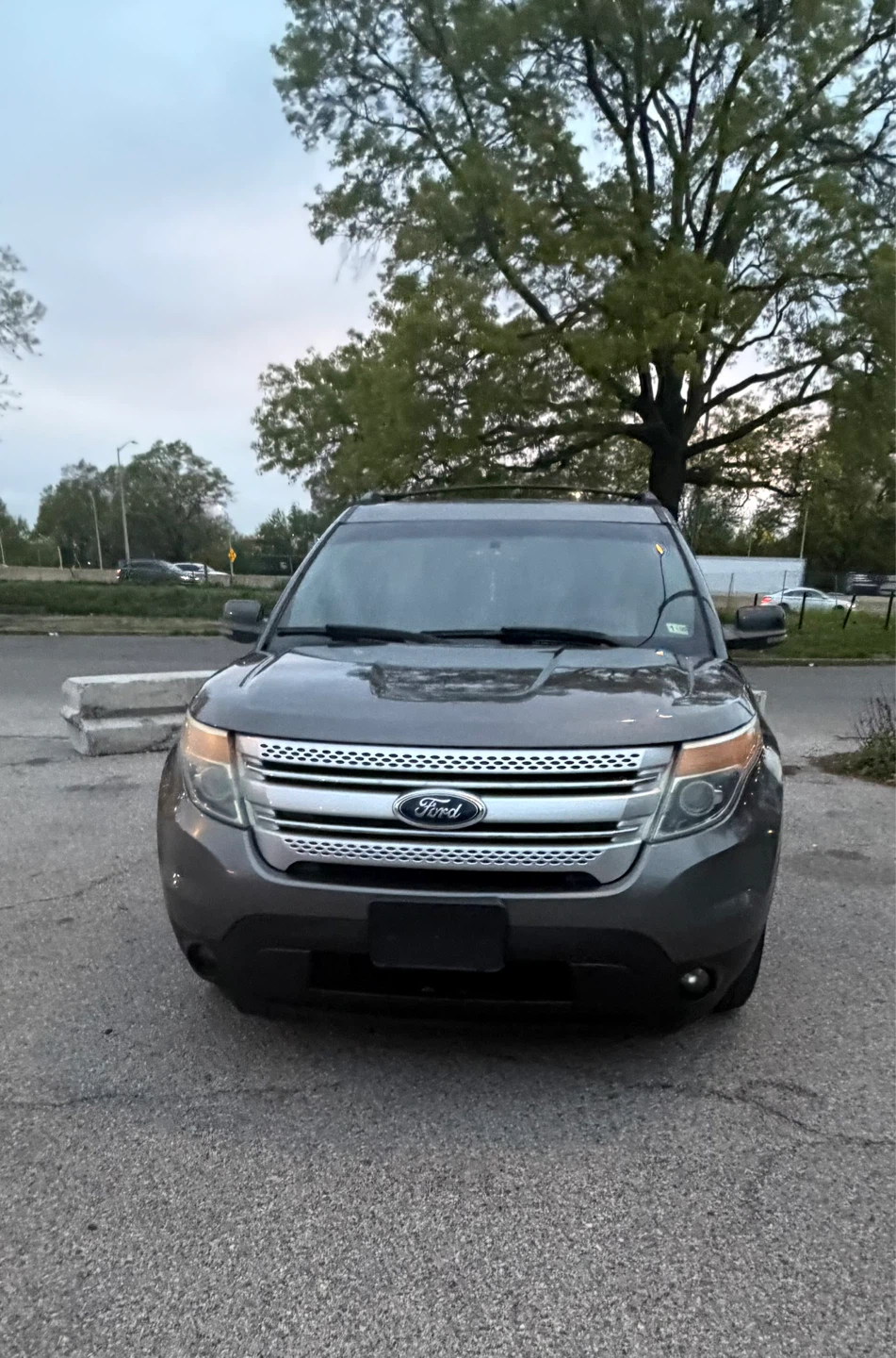 Ford Explorer SUV - photo 2