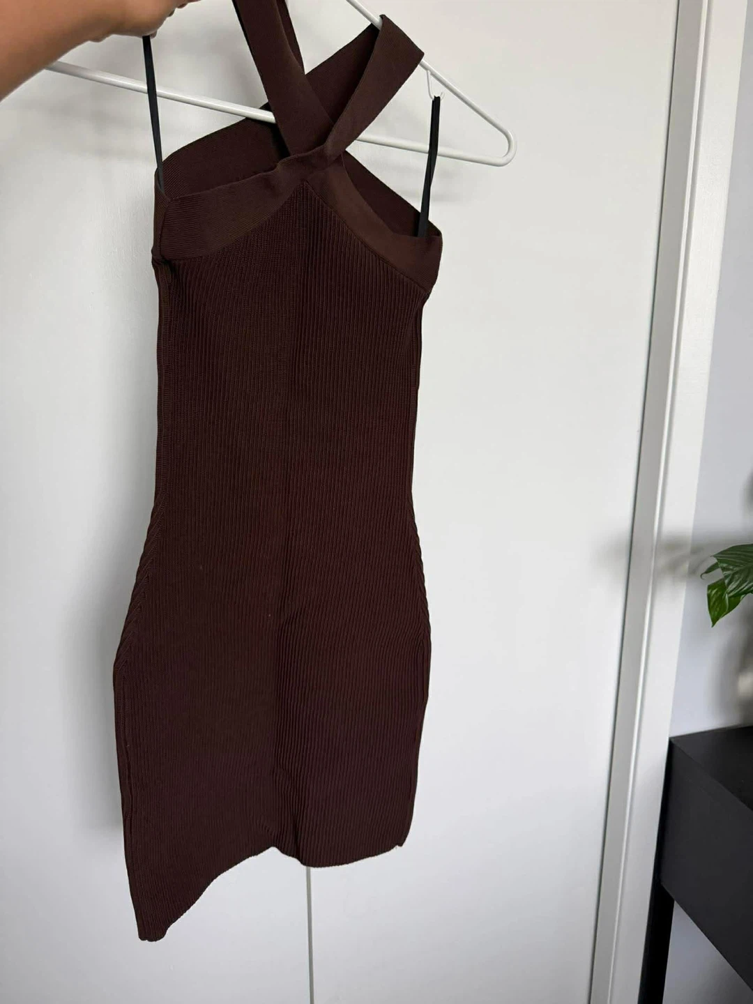 Babaton Sculpt Knit Criss Cross Dress XXS in Brown. - photo 2