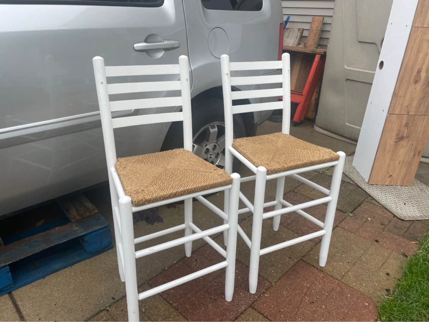 Set of 4 White Counter Height Stools with Woven Seats - photo 3