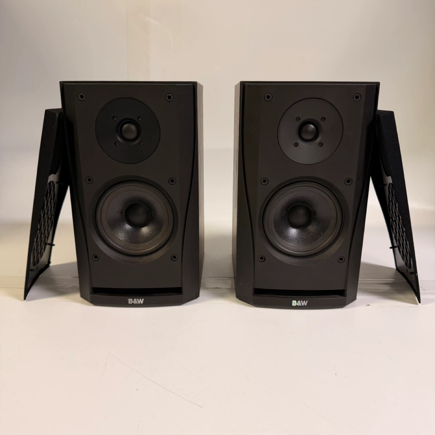 B&W DM302 Prism Speakers Pair Bowers & Wilkins