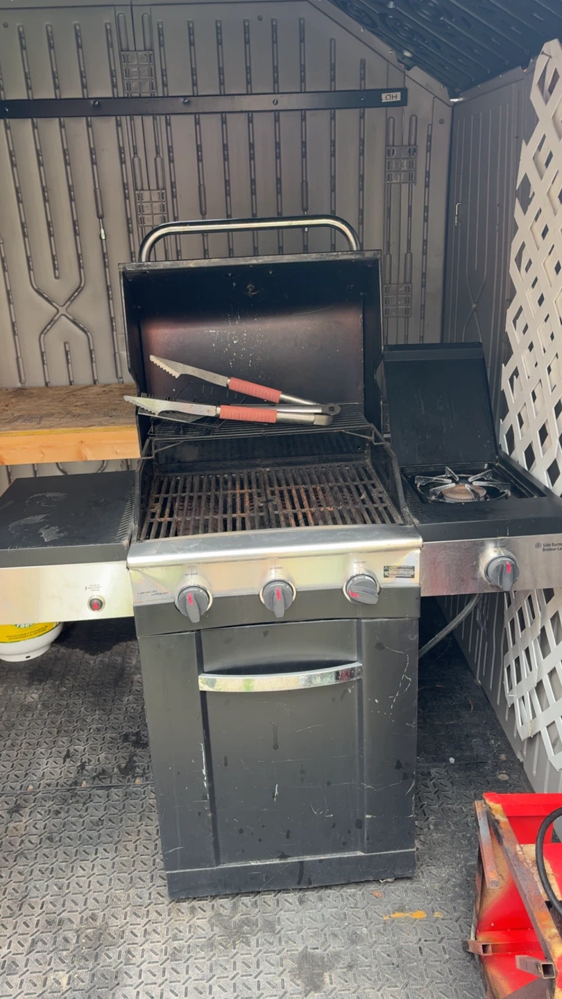 Propane BBQ with Side Burner