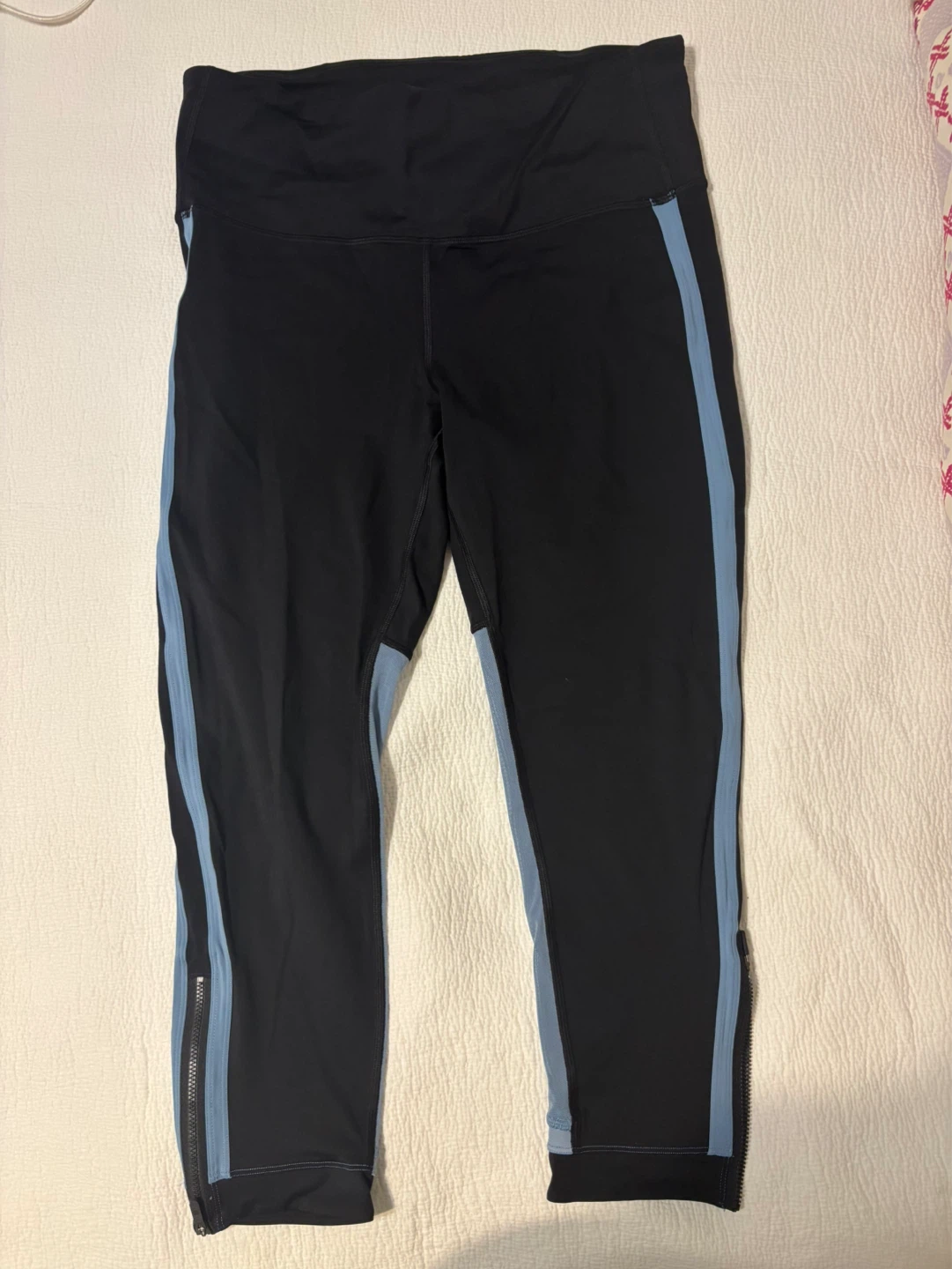 Lululemon Black & Blue Athletic Capris Size 12