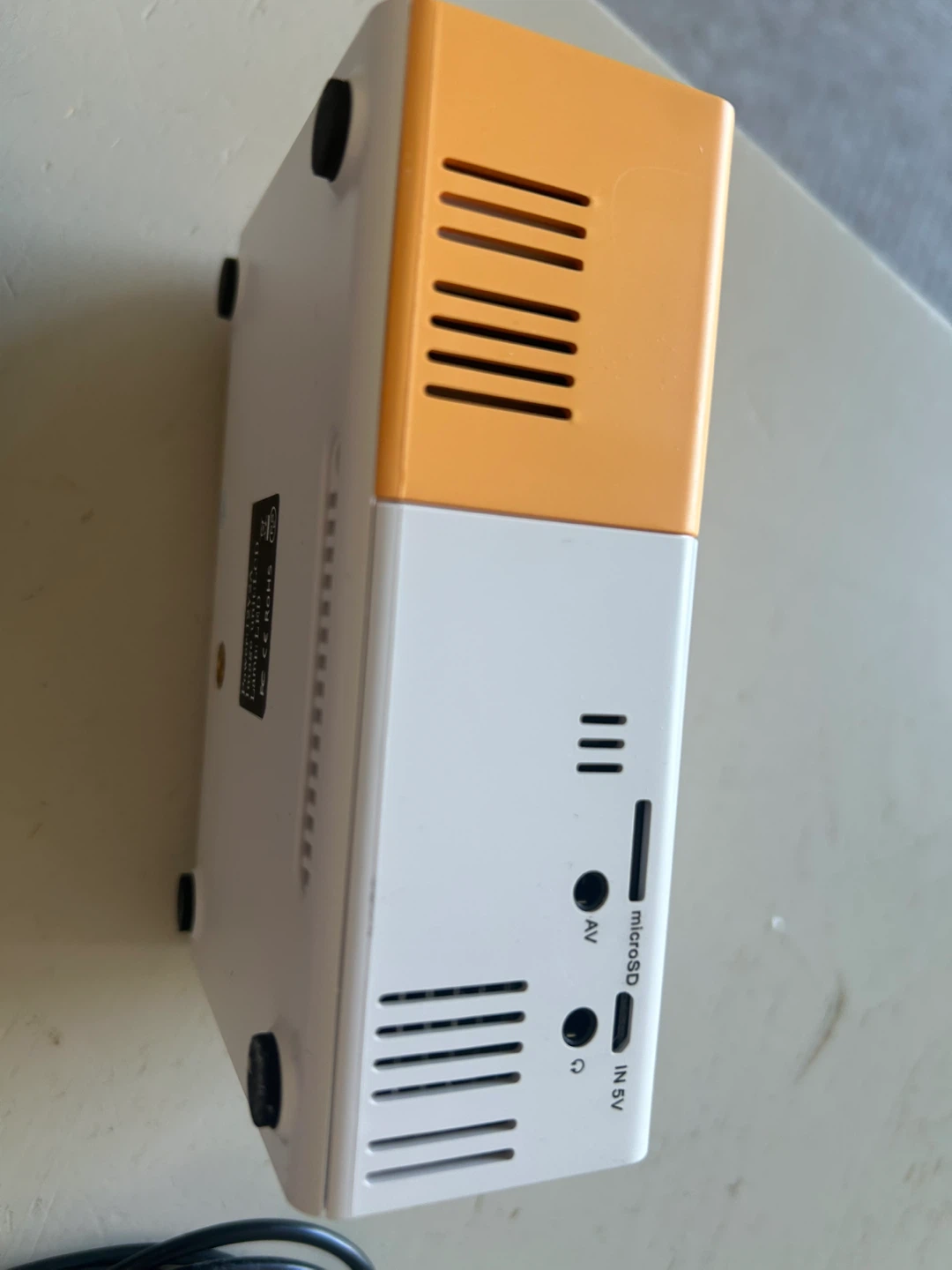LED Mini Projector with Remote - photo 3