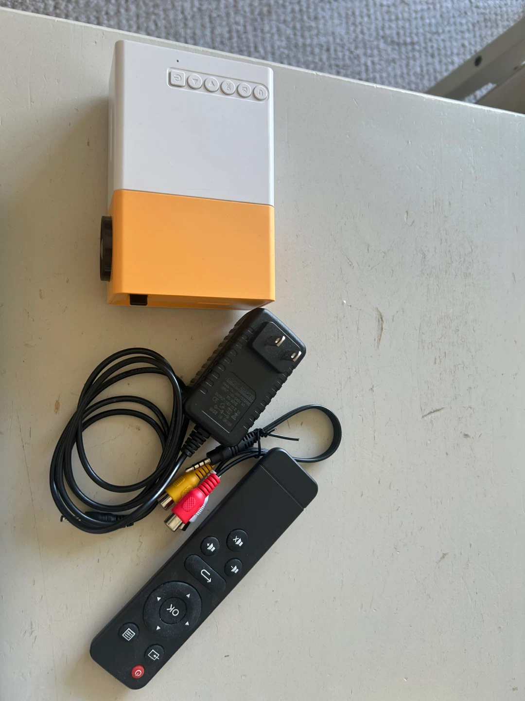 LED Mini Projector with Remote - photo 2