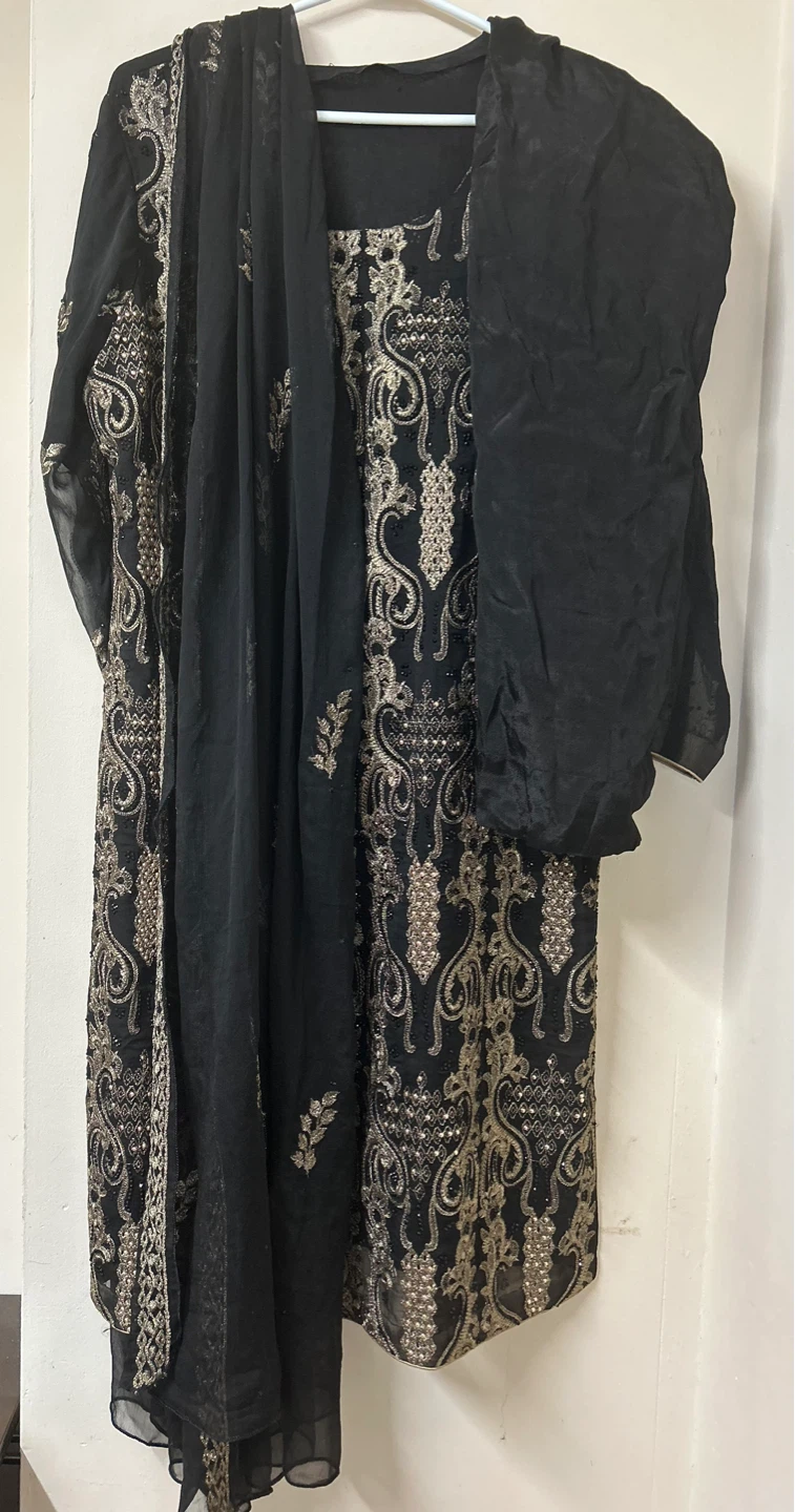 Black Embroidered Kurti with Dupatta - photo 5