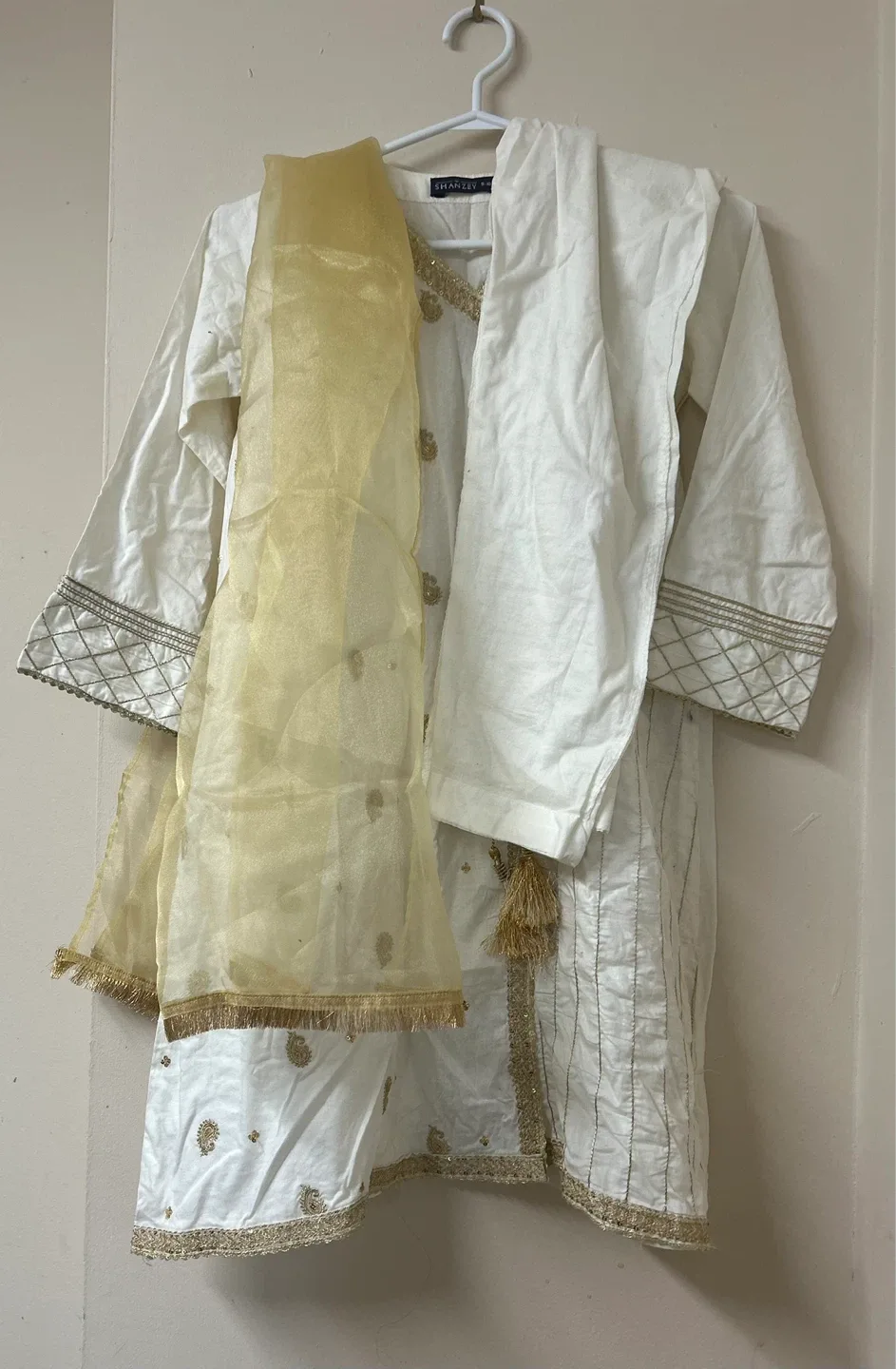 White Embroidered Kurti with Dupatta - photo 3