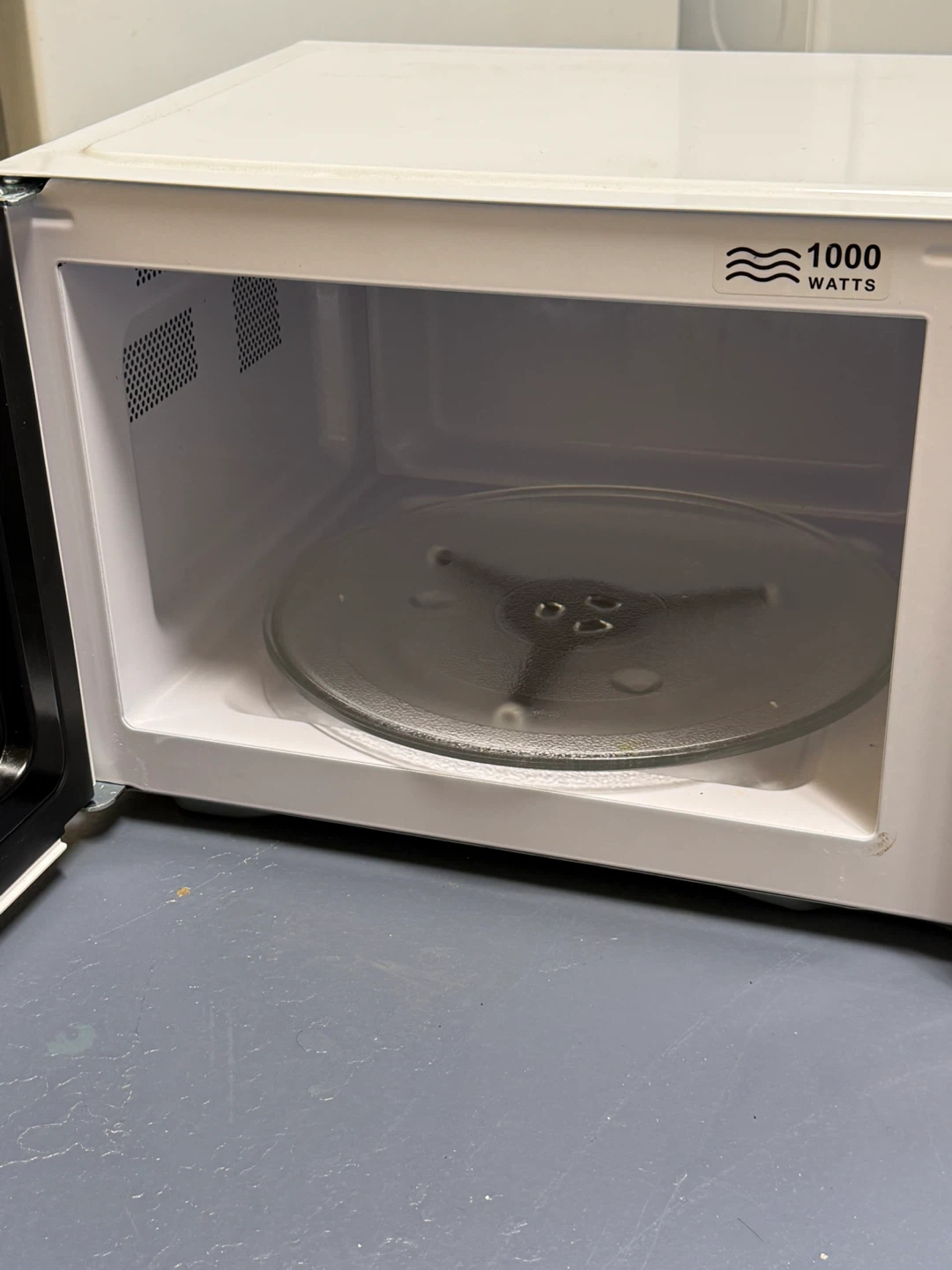 Hamilton Beach Microwave 1000 Watts - photo 2