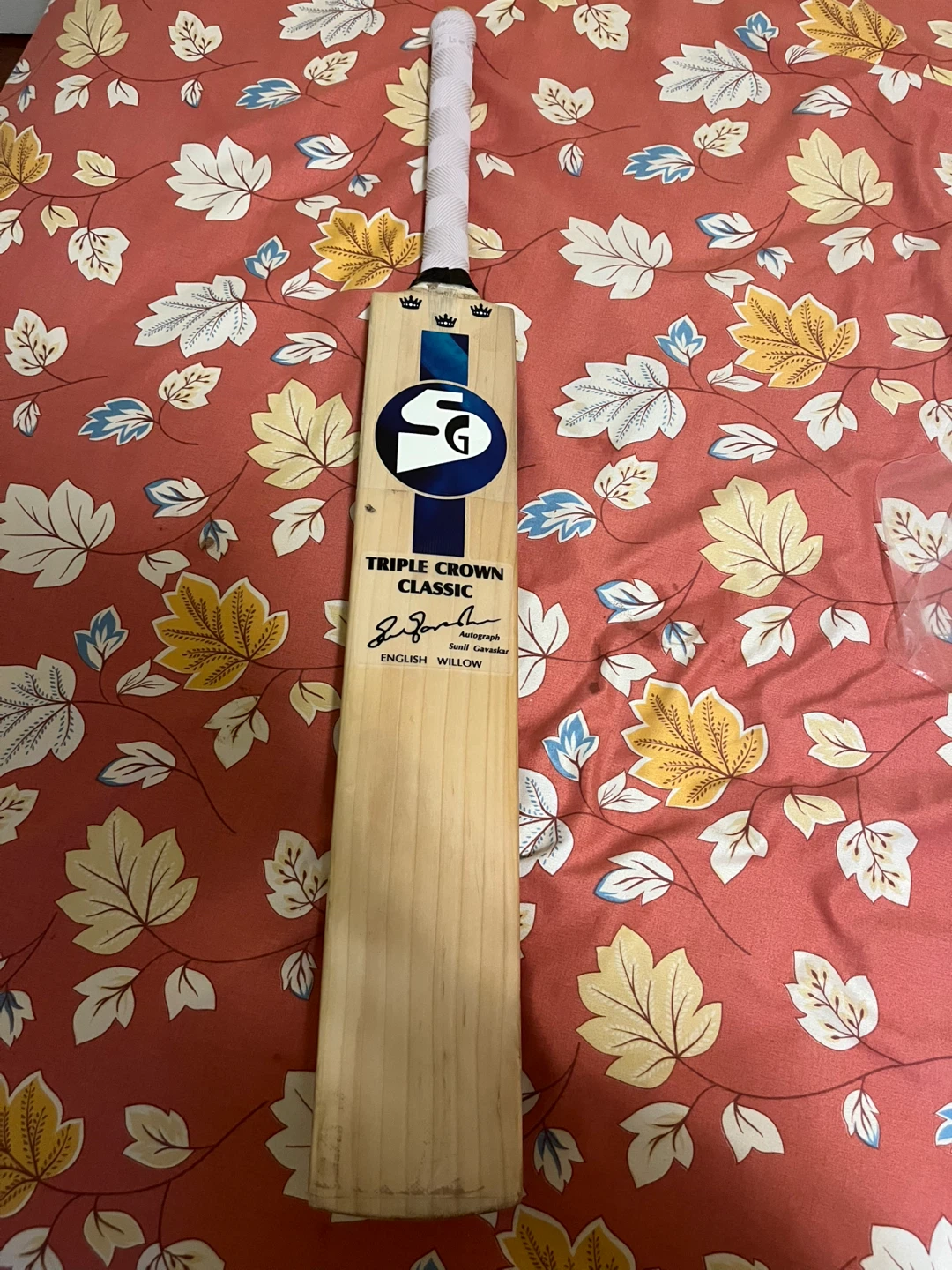 SG Triple Crown Classic English Willow Cricket Bat Autographed - photo 3